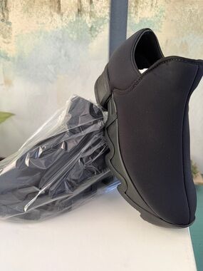 Women’s Slip-On Athletic Sneakers - Black
